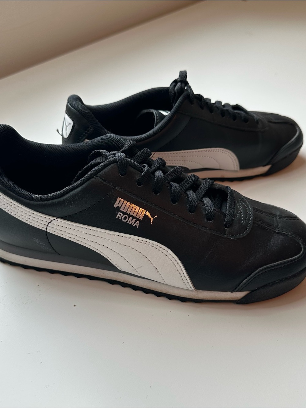 PUMA Roma Unisex Black/White Classic Sneakers